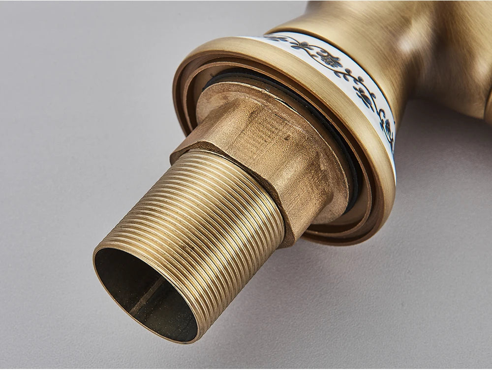 Torneira de Lavatório Vintage em Cobre – Bica Giratória com Misturador de Água Quente e Fria