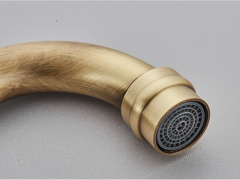 Torneira de Lavatório Vintage em Cobre – Bica Giratória com Misturador de Água Quente e Fria