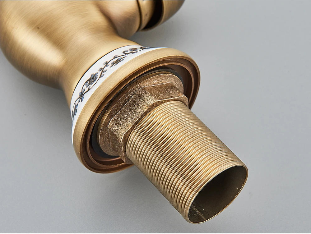 Torneira de Lavatório Vintage em Cobre – Bica Giratória com Misturador de Água Quente e Fria