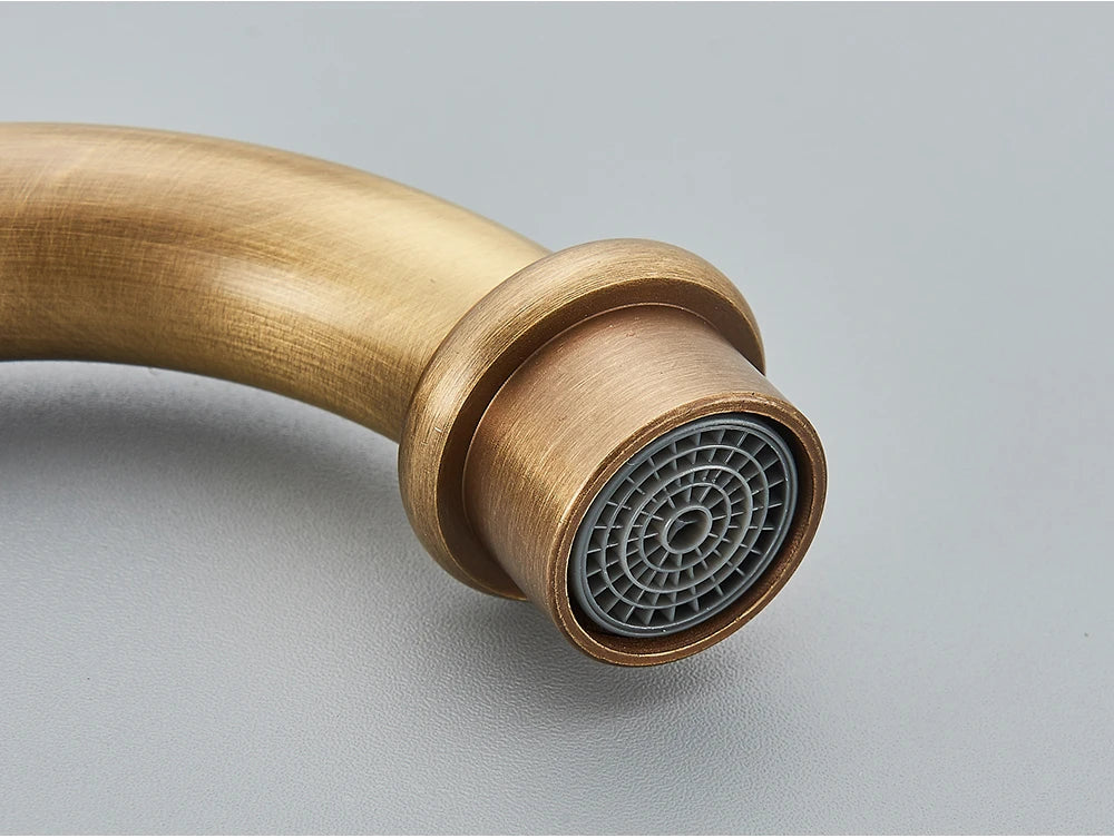 Torneira de Lavatório Vintage em Cobre – Bica Giratória com Misturador de Água Quente e Fria